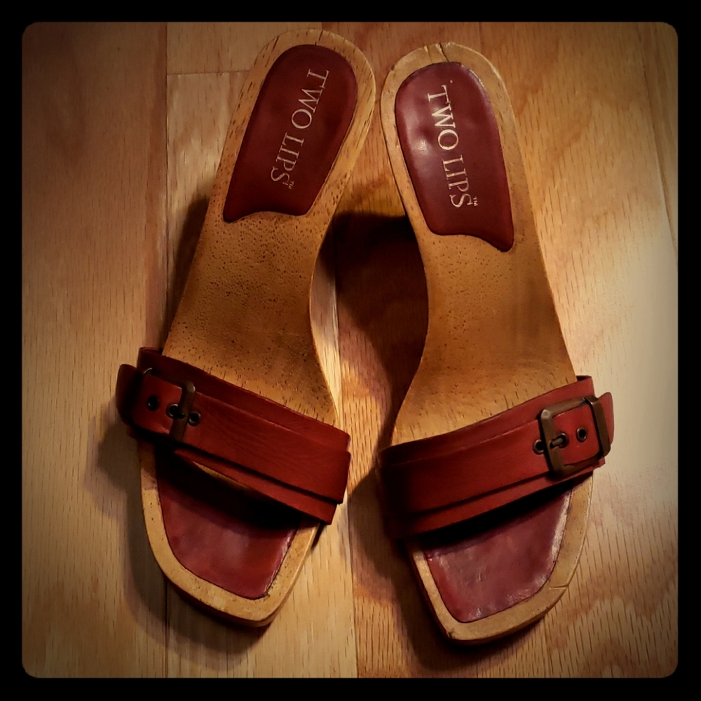 Two Lips sandals